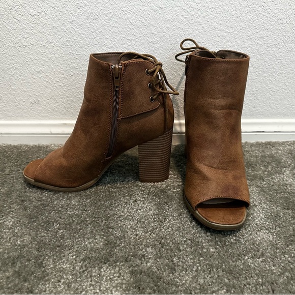 Sugar Brown Lace-Up Peep Toe Ankle Booties- Size 8 - Picture 1 of 9